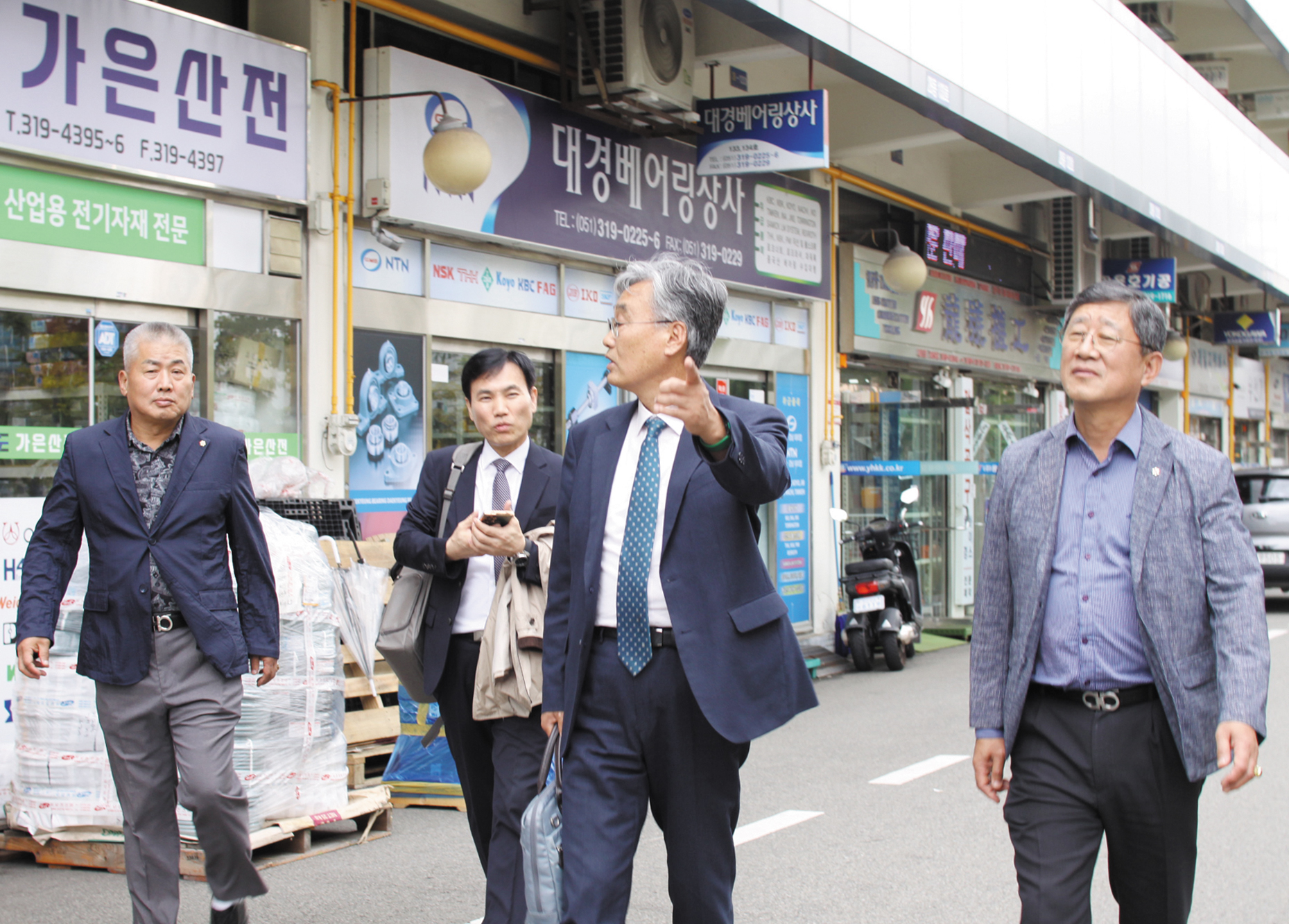 부산순방중 copy.jpg